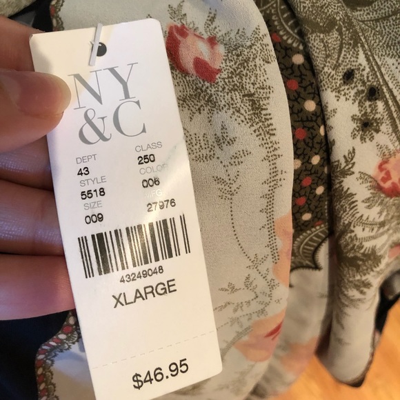 NWT. Black Floral Sleeveless Blouse w Tie Back - Picture 6 of 6